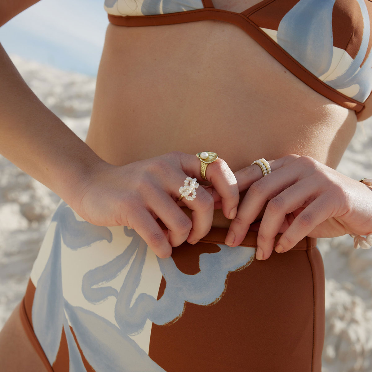 The world is your oyster ring (adjustable)