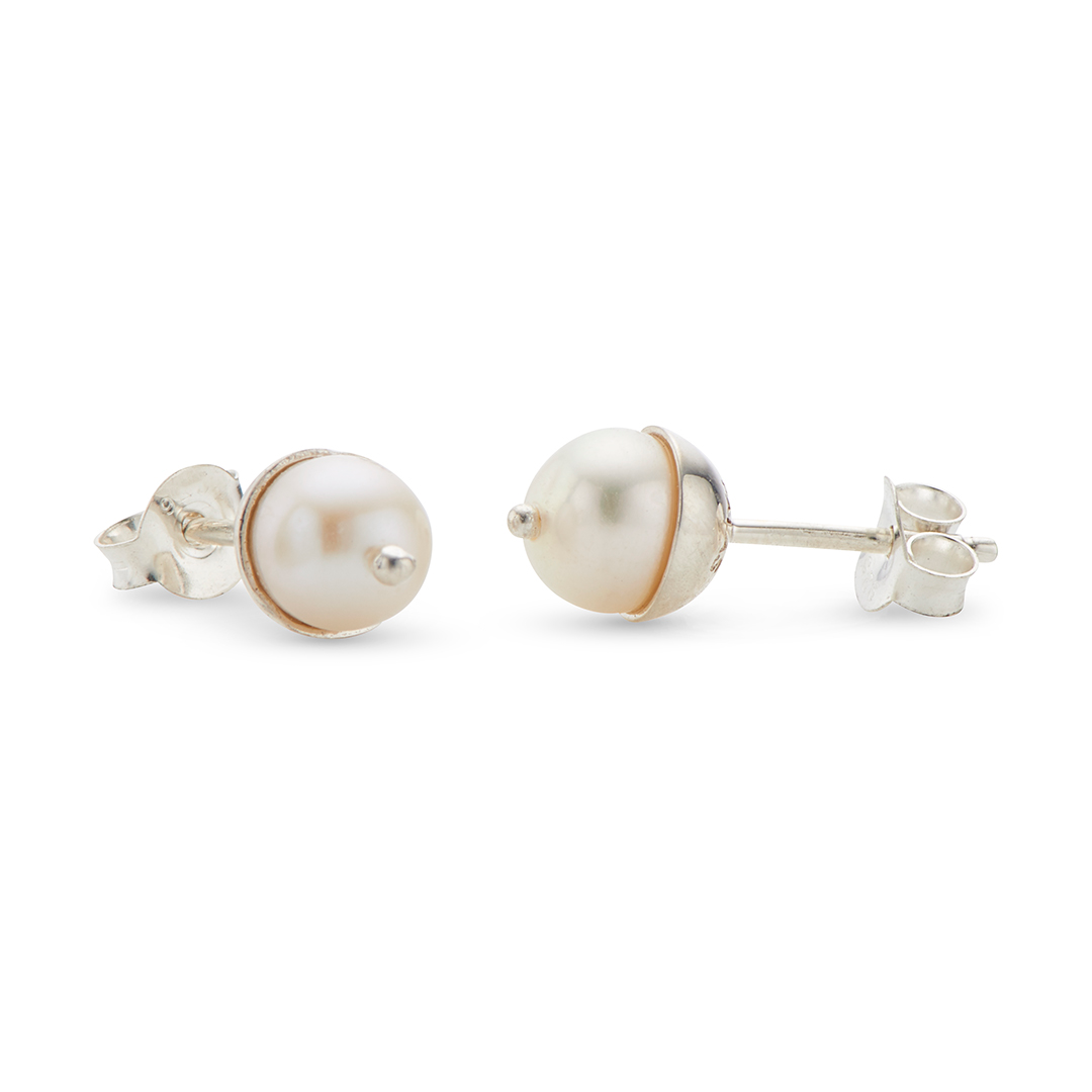 Attract pearl 2025 pierced earrings