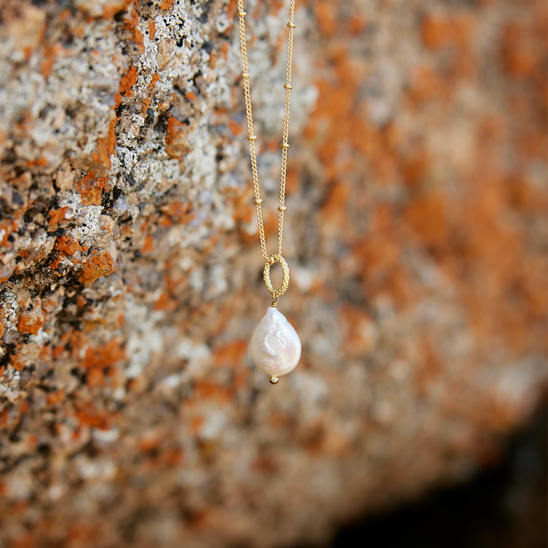 Ipanema baroque pearl charm