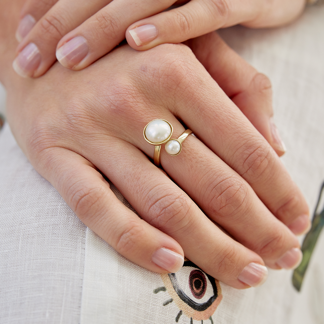Aphrodite double pearl ring